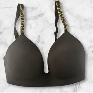 Victoria’s Secret Wireless Bra Size 32D Black Lightly Lined TShirt Logo Straps